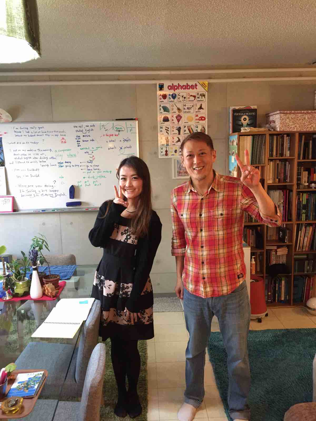 英会話スクールでの生徒さんとマイク先生の写真。マンツーマンでの英語・英会話コーチングです。
